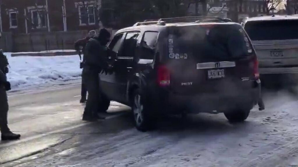 Полицаи убиха жена, а Тръмп каза „самозащита“